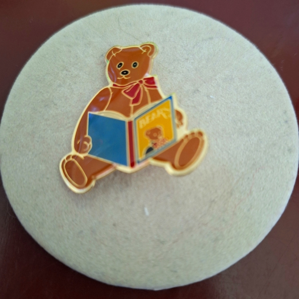 Vintage reading bear brooch
